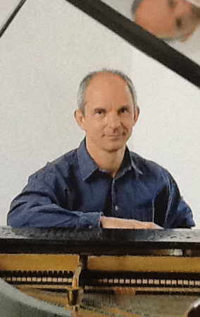 Klavierunterricht & Pianist Felix Bronner